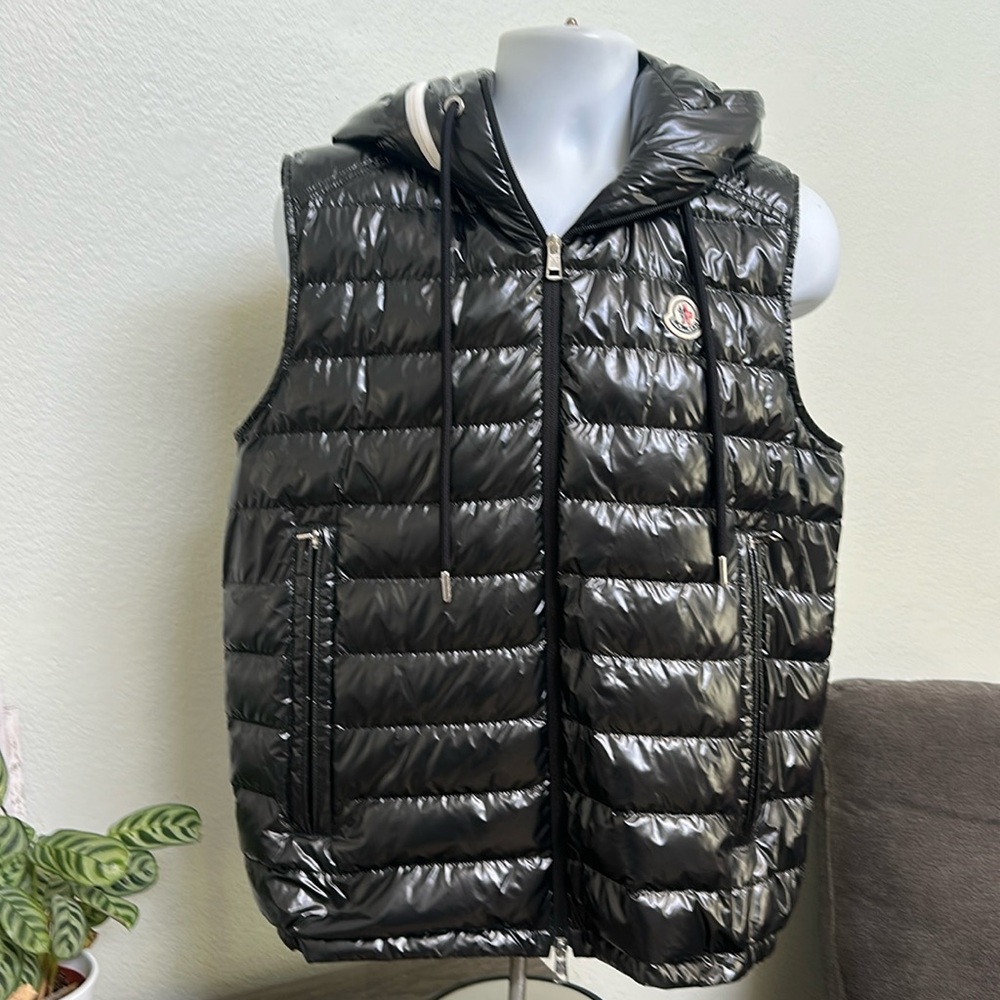 Moncler goose down bubble vest. size 3.